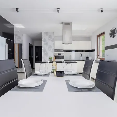Wonderful Apartment Garden Residence By Noclegi Renters Krakow Exterior photo