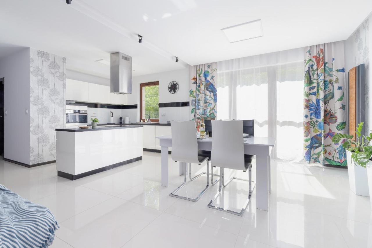 Apartment Wonderful Garden By Renters Krakow