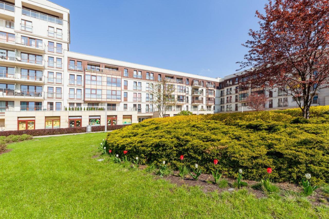 Wonderful Garden By Renters Apartment Krakow